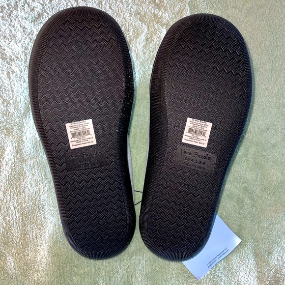 ✨HP✨ “PEANUTS” NWT SNOOPY SOFT SKIING SLIPPERS BY VERA BRADLEY, SHOE SIZE 5-6 - Picture 3 of 8